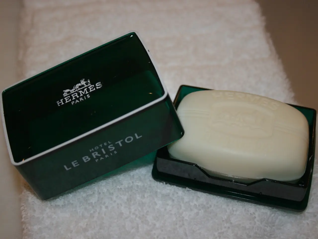 Transforming Living Spaces for a Greener Earth: Embracing Eco-Conscious Cleaning Solutions