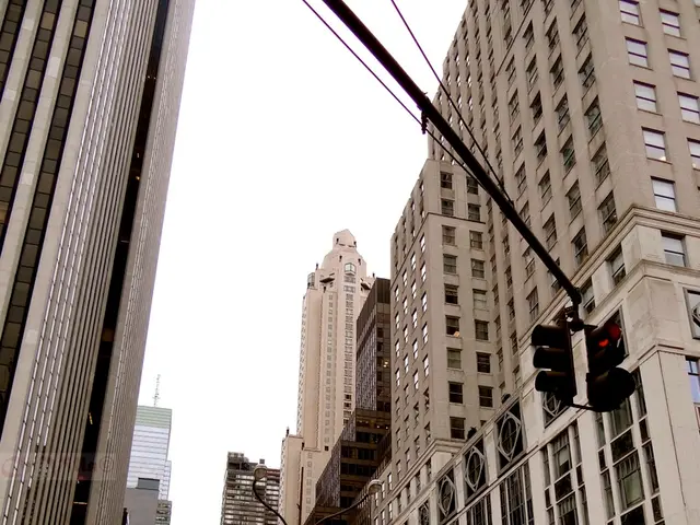 Thousands of vehicles have become stuck in traffic congestion in Crimea