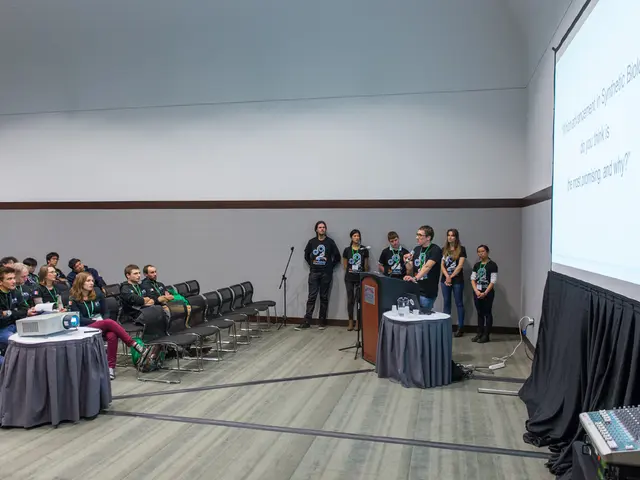 Efficient Digital Interaction: Succeeding in the Online Work Environment