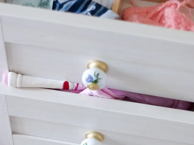 Habits that are small yet harmful: neglecting regular cleaning routines and sloppy dressing choices